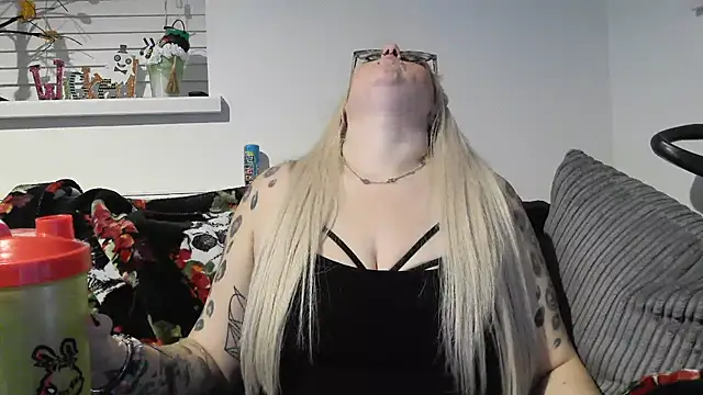 Snapshot of Sizzling_Indie36 chatting on October 29, 2025, 9:25 pm Sizzling Indie36 online show from October 29, 2025, 9:25 pm