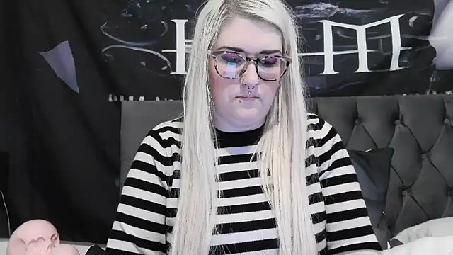 Snapshot of Sizzling_Indie36 chatting on November 6, 2025, 3:49 pm Sizzling Indie36 online show from November 6, 2025, 3:49 pm