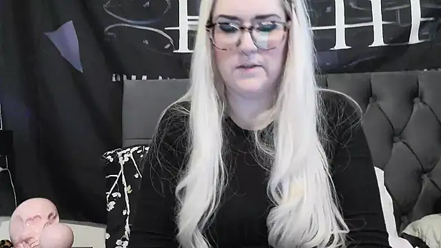 Snapshot of Sizzling_Indie36 chatting on November 4, 2025, 1:48 pm Sizzling Indie36 online show from November 4, 2025, 1:48 pm