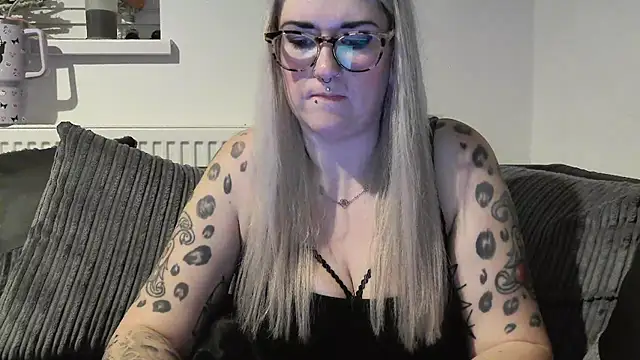 Snapshot of Sizzling_Indie36 chatting on December 5, 2025, 7:01 pm Sizzling Indie36 online show from December 5, 2025, 7:01 pm