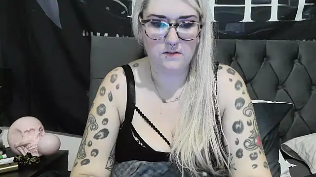 Snapshot of Sizzling_Indie36 chatting on November 8, 2025, 12:25 am Sizzling Indie36 online show from November 8, 2025, 12:25 am