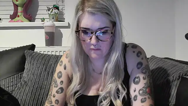 Snapshot of Sizzling_Indie36 chatting on November 13, 2025, 8:13 pm Sizzling Indie36 online show from November 13, 2025, 8:13 pm