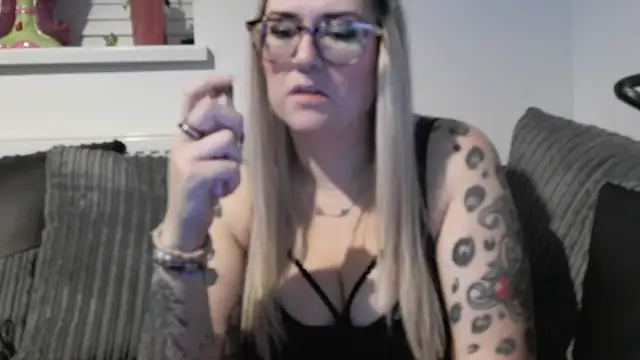 Snapshot of Sizzling_Indie36 chatting on November 15, 2025, 8:57 pm Sizzling Indie36 online show from November 15, 2025, 8:57 pm