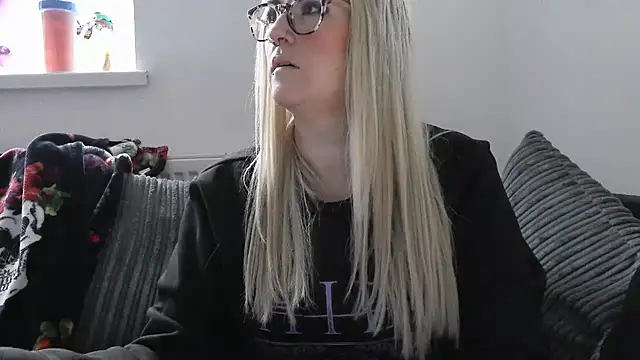 Snapshot of Sizzling_Indie36 chatting on November 20, 2025, 2:40 pm Sizzling Indie36 online show from November 20, 2025, 2:40 pm