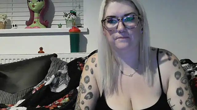 Snapshot of Sizzling_Indie36 chatting on November 11, 2025, 9:31 pm Sizzling Indie36 online show from November 11, 2025, 9:31 pm