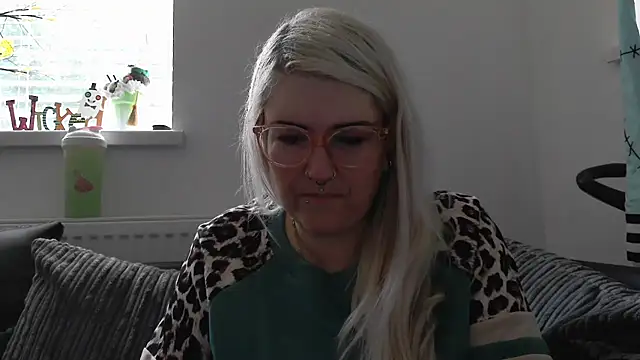 Snapshot of Sizzling_Indie36 chatting on October 24, 2025, 8:35 am Sizzling Indie36 online show from October 24, 2025, 8:35 am