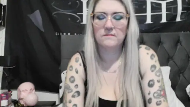 Snapshot of Sizzling_Indie36 chatting on December 18, 2025, 12:49 am Sizzling Indie36 online show from December 18, 2025, 12:49 am