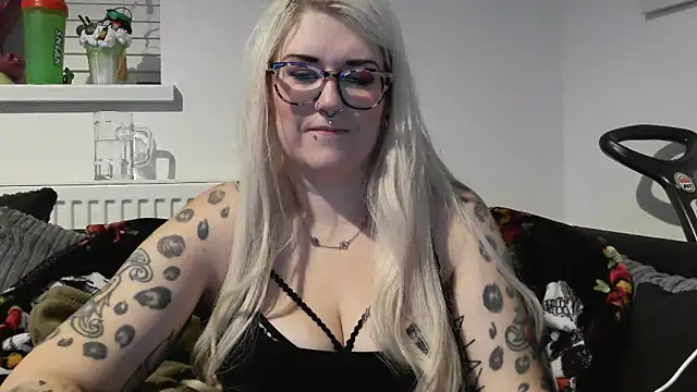 Snapshot of Sizzling_Indie36 chatting on November 1, 2025, 11:20 pm Sizzling Indie36 online show from November 1, 2025, 11:20 pm