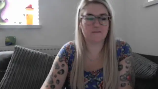 Snapshot of Sizzling_Indie36 chatting on November 24, 2025, 10:59 am Sizzling Indie36 online show from November 24, 2025, 10:59 am