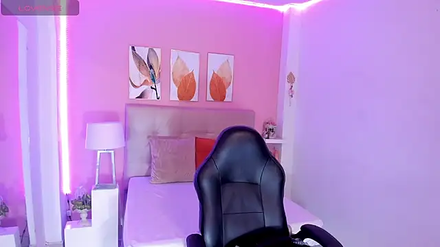 Molly h0t online show from April 9, 2026, 12:33 pm