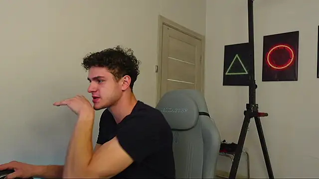 Snapshot of Brad_Holloway chatting on October 4, 2025, 1:23 pm Brad Holloway online show from October 4, 2025, 1:23 pm