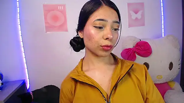 Emilybutterfly1 online show from December 14, 2025, 2:40 am