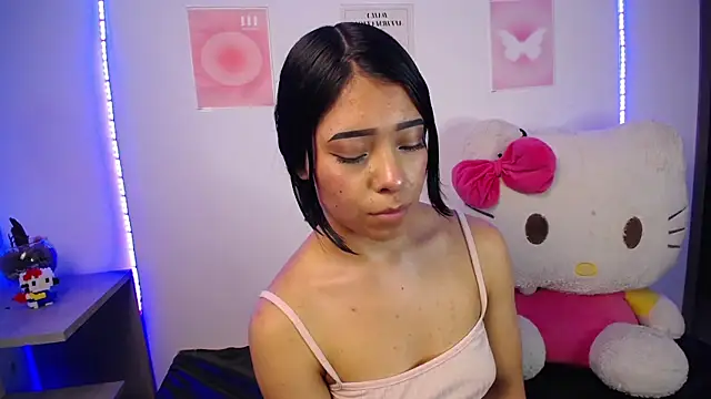 Emilybutterfly1 online show from December 16, 2025, 11:53 pm