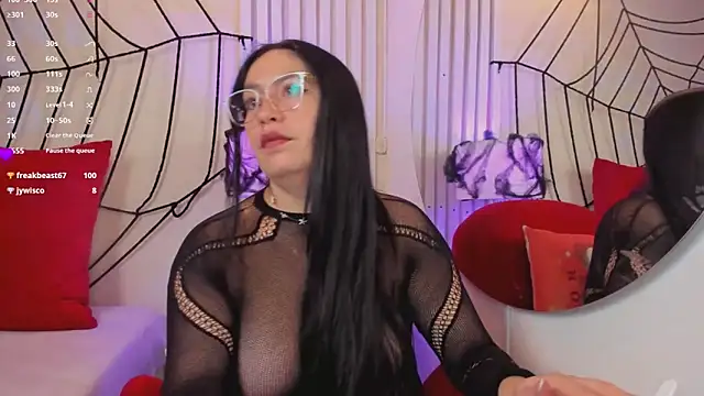 Snapshot of AliceCorner chatting on October 30, 2025, 12:47 pm AliceCorner online show from October 30, 2025, 12:47 pm