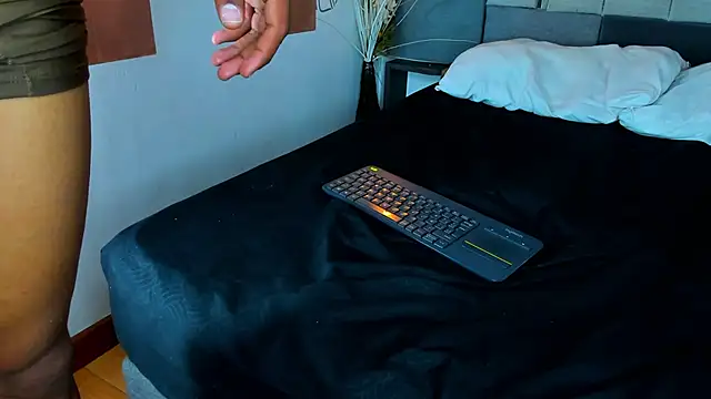 Snapshot of LilithAndKai chatting on March 21, 2025, 8:18 pm LilithAndKai online show from March 21, 2025, 8:18 pm