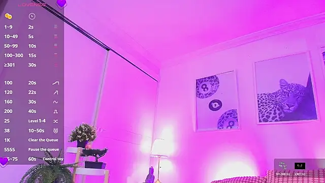 Valen ross  online show from February 5, 2026, 9:21 pm