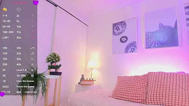 Valen ross  online show from February 3, 2026, 8:25 pm