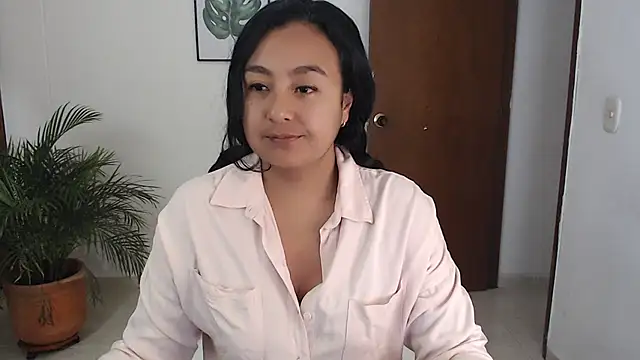 Snapshot of Themagicpotion chatting on June 4, 2026, 2:00 pm Themagicpotion online show from June 4, 2026, 2:00 pm