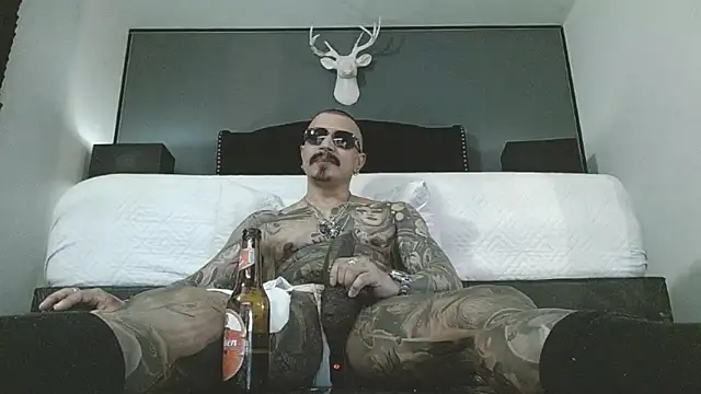 danilog515 online show from April 19, 2026, 11:29 pm