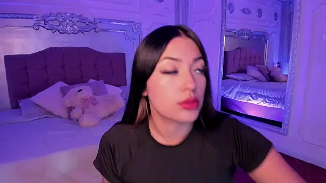 Snapshot of KatianPierce chatting on November 26, 2025, 7:14 pm KatianPierce online show from November 26, 2025, 7:14 pm