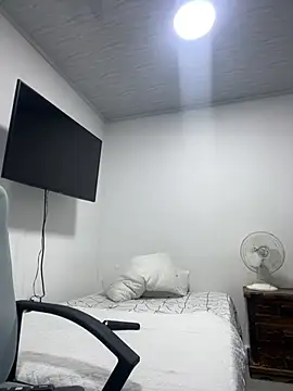 pareja curiosa19 online show from February 2, 2026, 1:26 am