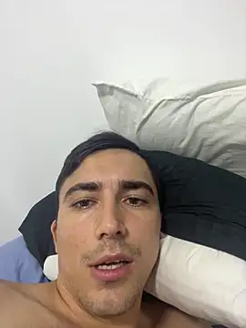 pareja curiosa19 online show from December 16, 2025, 1:32 am