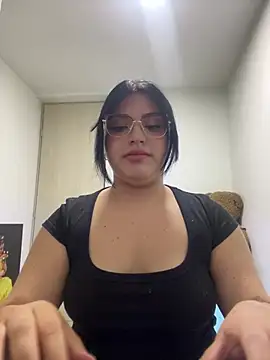 pareja curiosa19 online show from April 14, 2026, 12:15 am