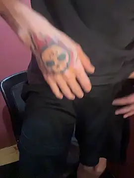 Snapshot of bwcizThrobbing chatting on November 4, 2025, 9:35 am bwcizThrobbing online show from November 4, 2025, 9:35 am