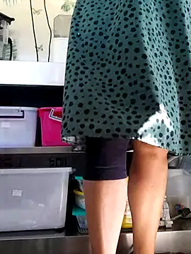 emiliemilf online show from March 31, 2026, 7:38 pm