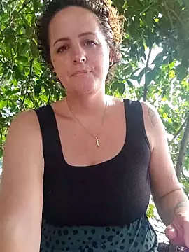 emiliemilf online show from April 10, 2026, 6:37 pm