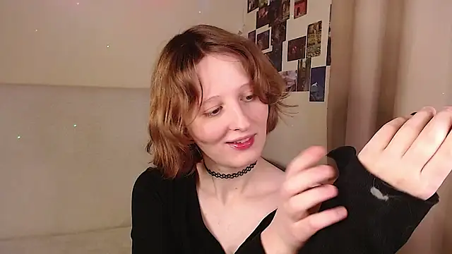 Snapshot of c0ralynx chatting on November 12, 2025, 10:13 pm c0ralynx online show from November 12, 2025, 10:13 pm