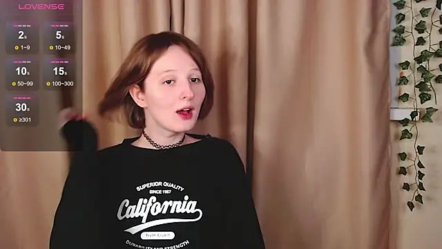 Snapshot of c0ralynx chatting on November 4, 2025, 5:39 pm c0ralynx online show from November 4, 2025, 5:39 pm