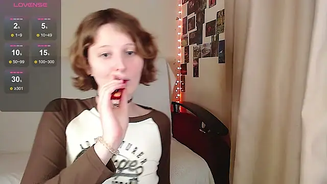 Snapshot of c0ralynx chatting on October 25, 2025, 12:39 pm c0ralynx online show from October 25, 2025, 12:39 pm