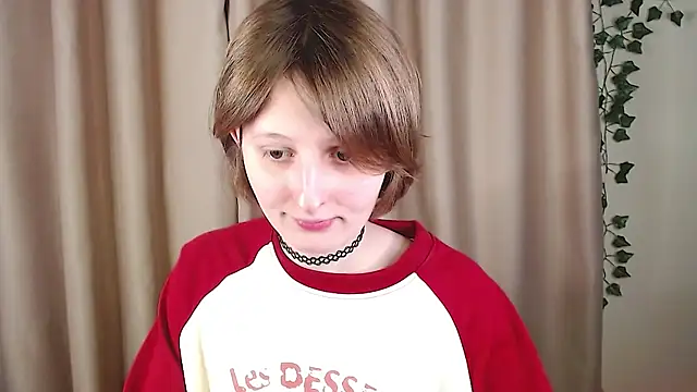 Snapshot of c0ralynx chatting on November 2, 2025, 6:02 pm c0ralynx online show from November 2, 2025, 6:02 pm