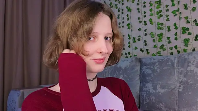 Snapshot of c0ralynx chatting on December 15, 2025, 6:25 pm c0ralynx online show from December 15, 2025, 6:25 pm