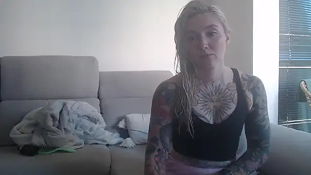tattoobbgirl online show from November 4, 2025, 1:26 pm