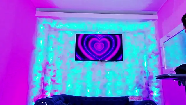 Snapshot of The_Hot_Ts_Dolls chatting on February 3, 2026, 2:53 am The Hot Ts Dolls online show from February 3, 2026, 2:53 am