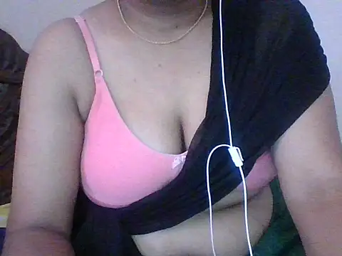 Snapshot of snehashreyatamil chatting on October 3, 2025, 7:54 am snehashreyatamil online show from October 3, 2025, 7:54 am