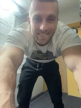 Snapshot of trainwithme chatting on November 29, 2025, 2:39 pm trainwithme online show from November 29, 2025, 2:39 pm