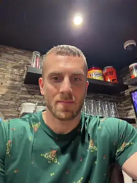 Snapshot of trainwithme chatting on December 3, 2025, 12:04 pm trainwithme online show from December 3, 2025, 12:04 pm