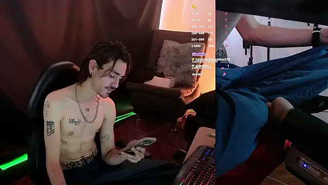 Snapshot of Aaron_malikk chatting on March 15, 2026, 4:03 pm Aaron malikk online show from March 15, 2026, 4:03 pm