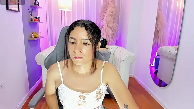 Snapshot of hanna_mils chatting on December 20, 2025, 11:57 am hanna mils online show from December 20, 2025, 11:57 am