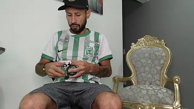 Snapshot of bigdick_monster1 chatting on November 6, 2025, 11:14 am bigdick monster1 online show from November 6, 2025, 11:14 am