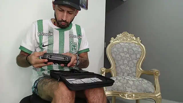 Snapshot of bigdick_monster1 chatting on December 15, 2025, 11:49 am bigdick monster1 online show from December 15, 2025, 11:49 am