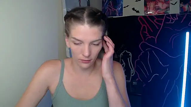 VanessaRey  online show from September 28, 2025, 6:20 am