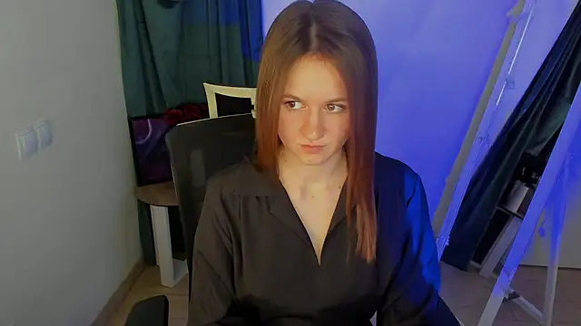 Snapshot of Catherine_e chatting on November 23, 2025, 8:08 pm Catherine e online show from November 23, 2025, 8:08 pm