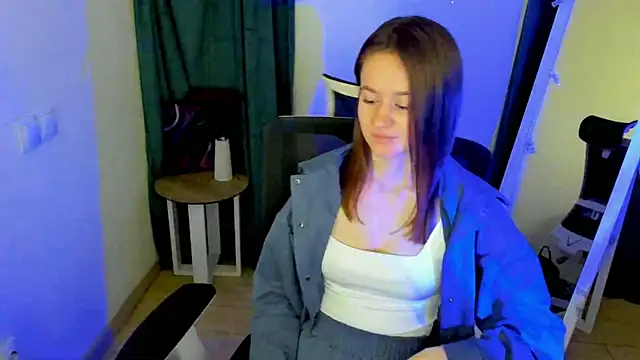 Snapshot of Catherine_e chatting on October 9, 2025, 6:41 pm Catherine e online show from October 9, 2025, 6:41 pm