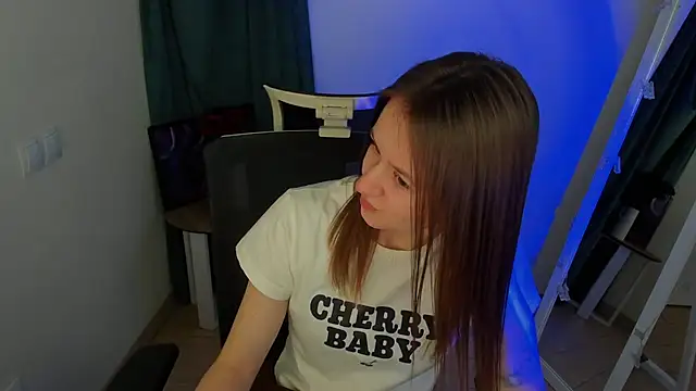 Snapshot of Catherine_e chatting on November 17, 2025, 7:40 pm Catherine e online show from November 17, 2025, 7:40 pm