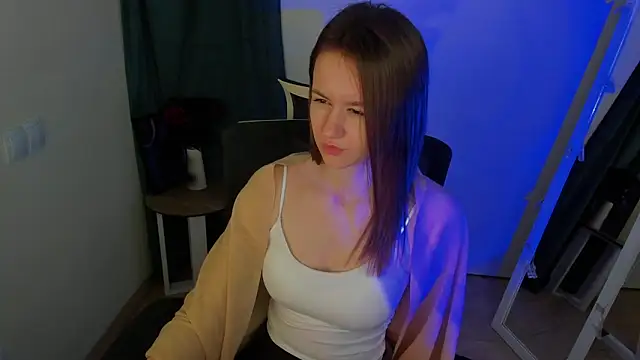 Snapshot of Catherine_e chatting on November 9, 2025, 7:18 pm Catherine e online show from November 9, 2025, 7:18 pm