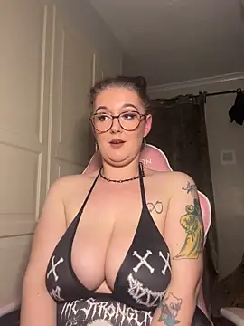 Snapshot of Ms_Lunar-Lust chatting on October 18, 2025, 5:59 pm Ms Lunar-Lust online show from October 18, 2025, 5:59 pm